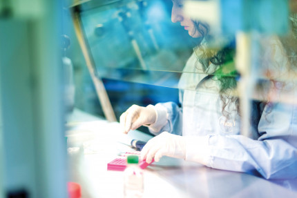Female scientist working in ProQR's laboratories
